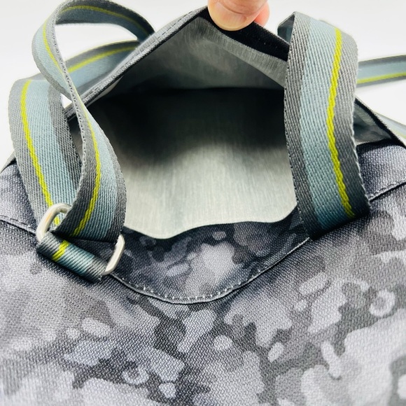 Sherpani Gray and Black Women's Pica Crossbody Bag EUC - Picture 8 of 14